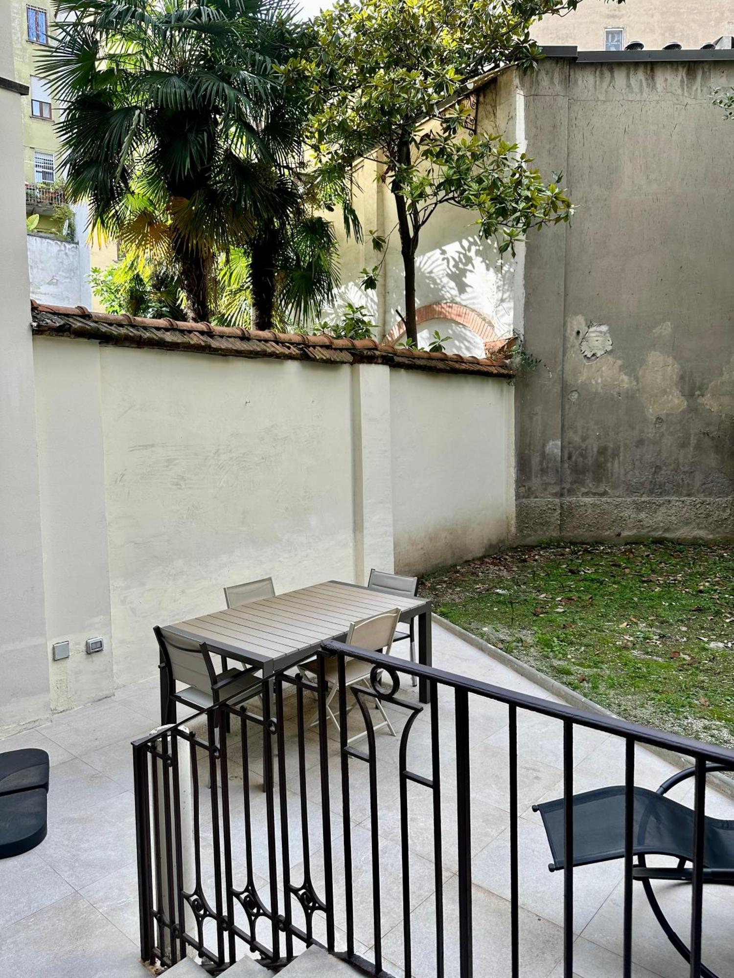 Lr Deluxe Apartments - Porta Venezia - Bilocale Con Giardino Privato Милан Экстерьер фото