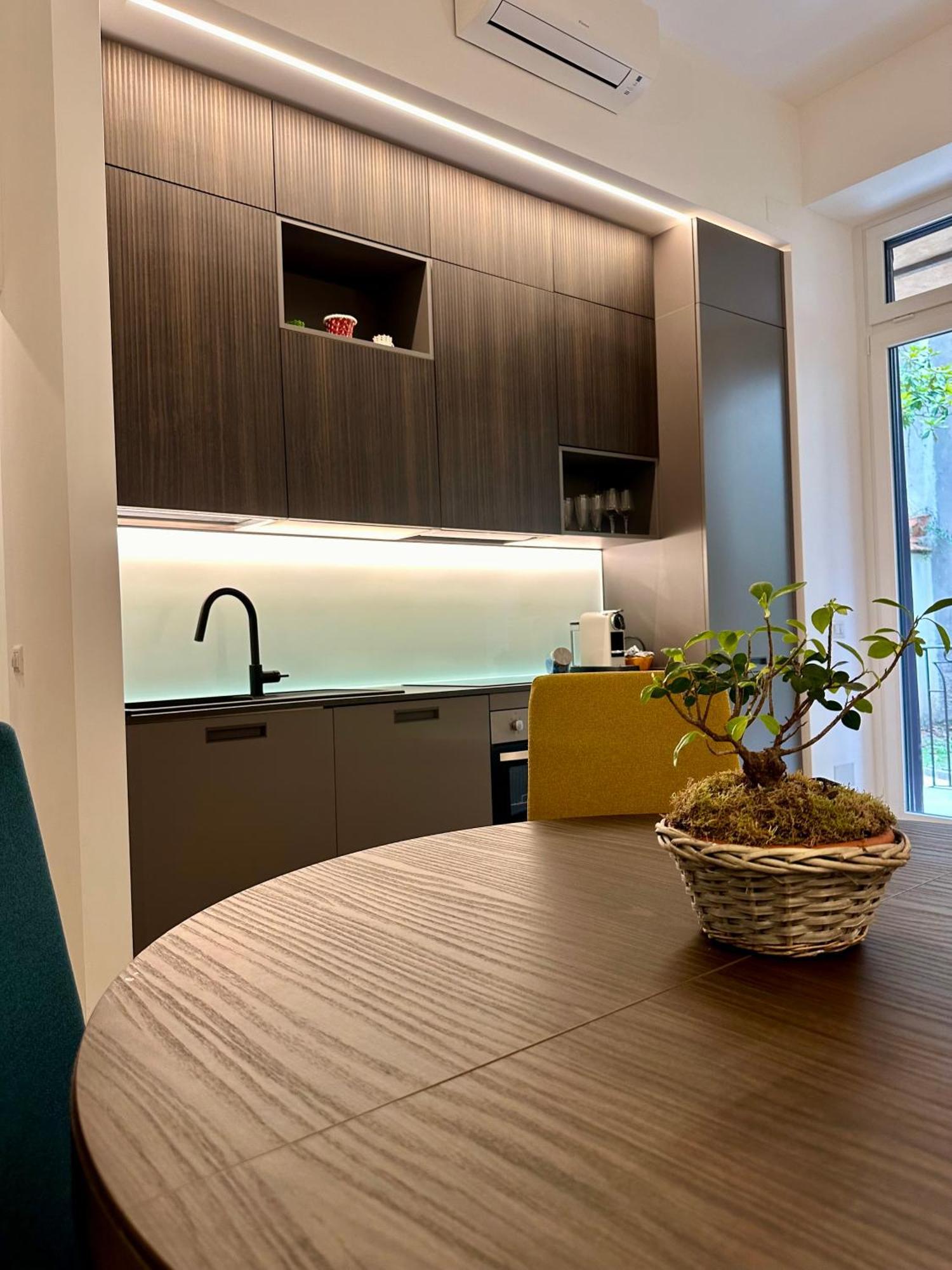 Lr Deluxe Apartments - Porta Venezia - Bilocale Con Giardino Privato Милан Экстерьер фото