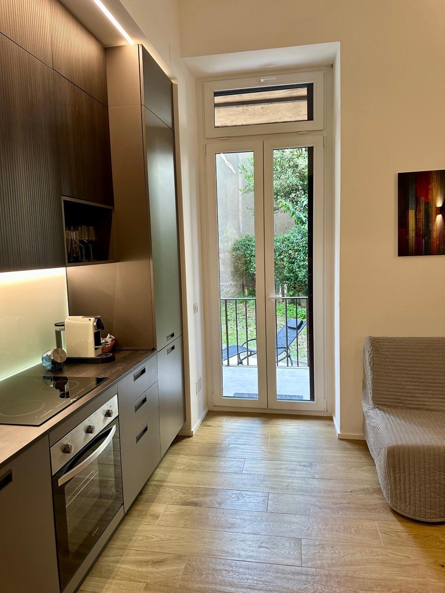 Lr Deluxe Apartments - Porta Venezia - Bilocale Con Giardino Privato Милан Экстерьер фото