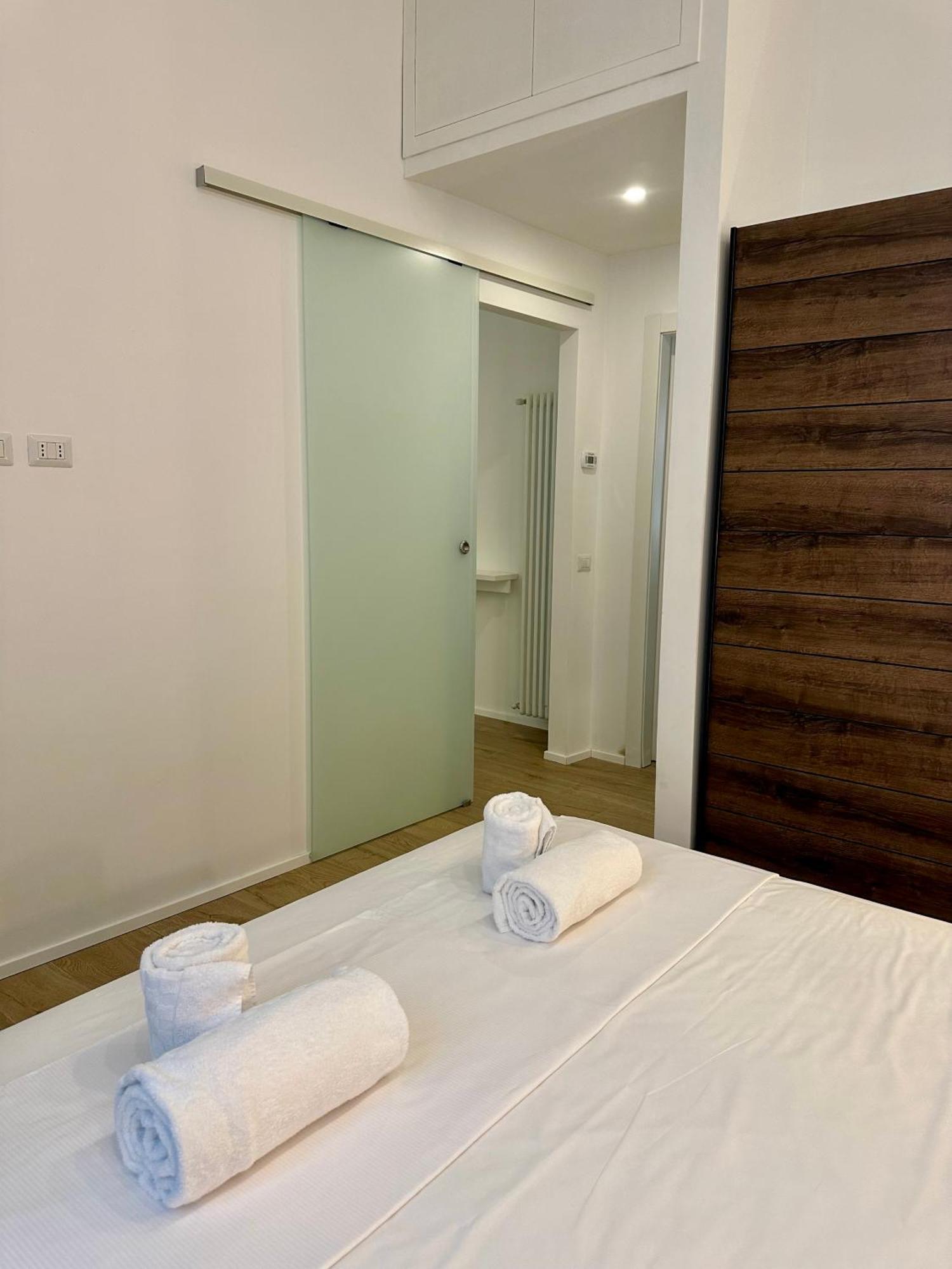 Lr Deluxe Apartments - Porta Venezia - Bilocale Con Giardino Privato Милан Экстерьер фото